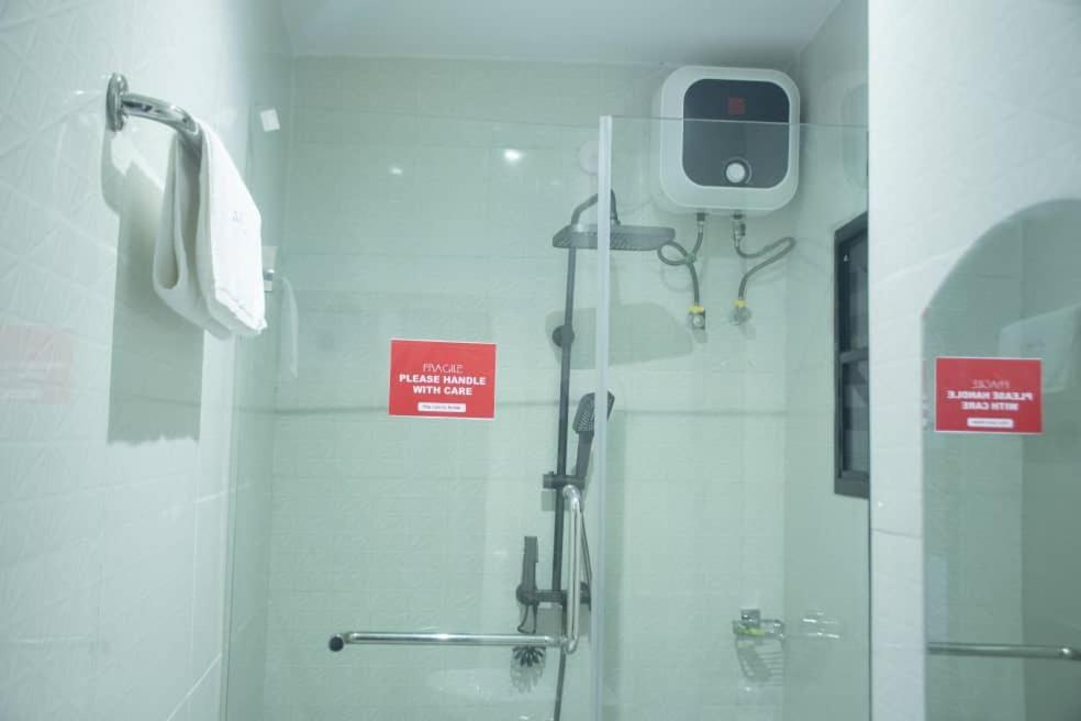 Kay Luxury Suites Uyo Luaran gambar