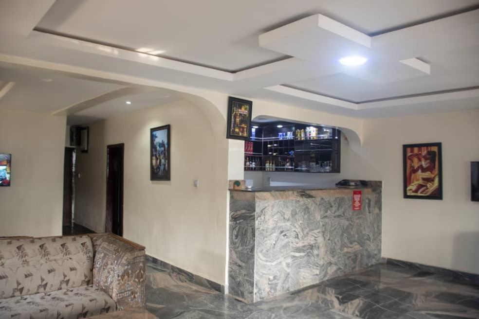 Kay Luxury Suites Uyo Luaran gambar