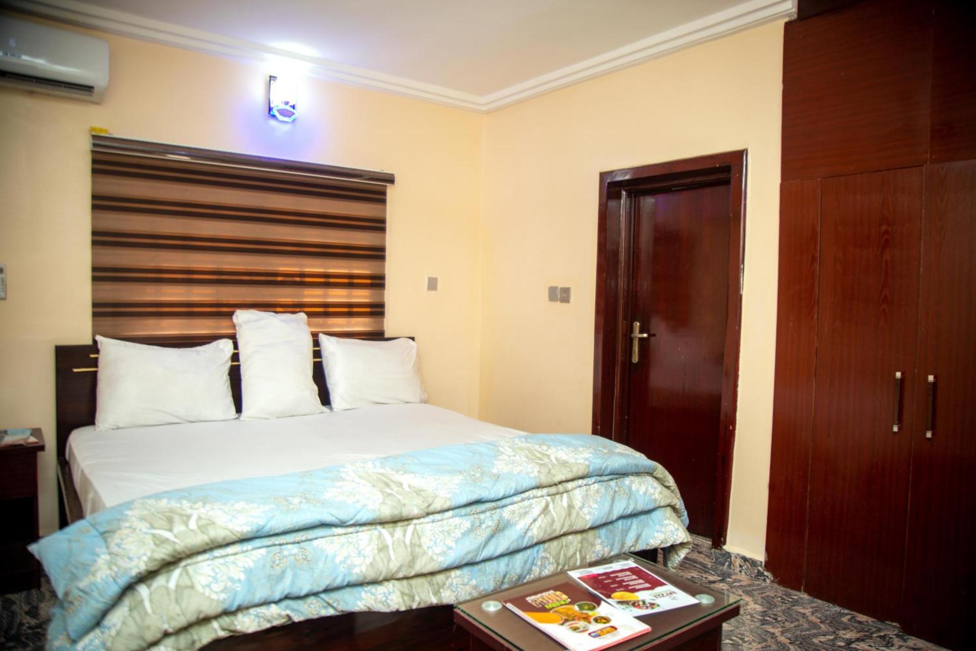 Kay Luxury Suites Uyo Luaran gambar