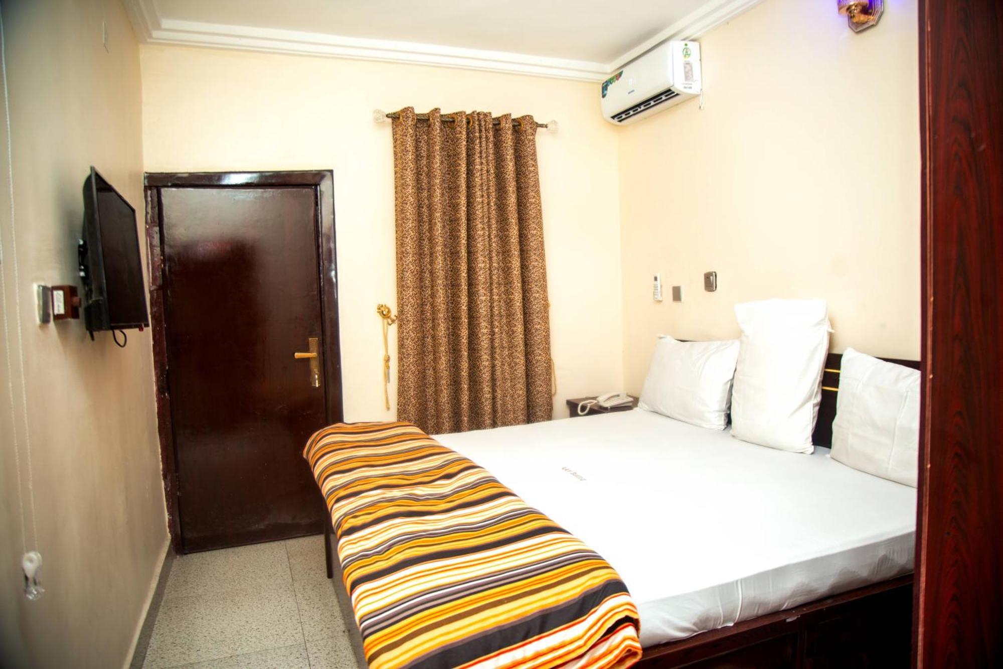 Kay Luxury Suites Uyo Luaran gambar